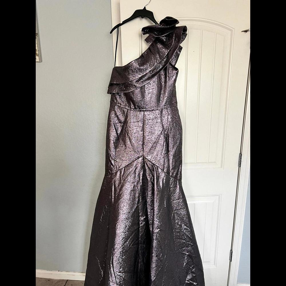 Dress - Picture 7 of 8